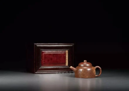 龚心钊旧藏 杨彭年制陈曼生刻百衲壶，清代曼生紫砂壶，配原装老木匣