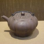 陈鸣远莲形银配壶，清代紫砂进入文人清供体系的代表作品